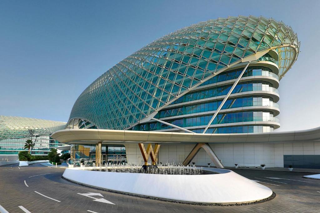 ABU DHABI & YAS ISLANDS